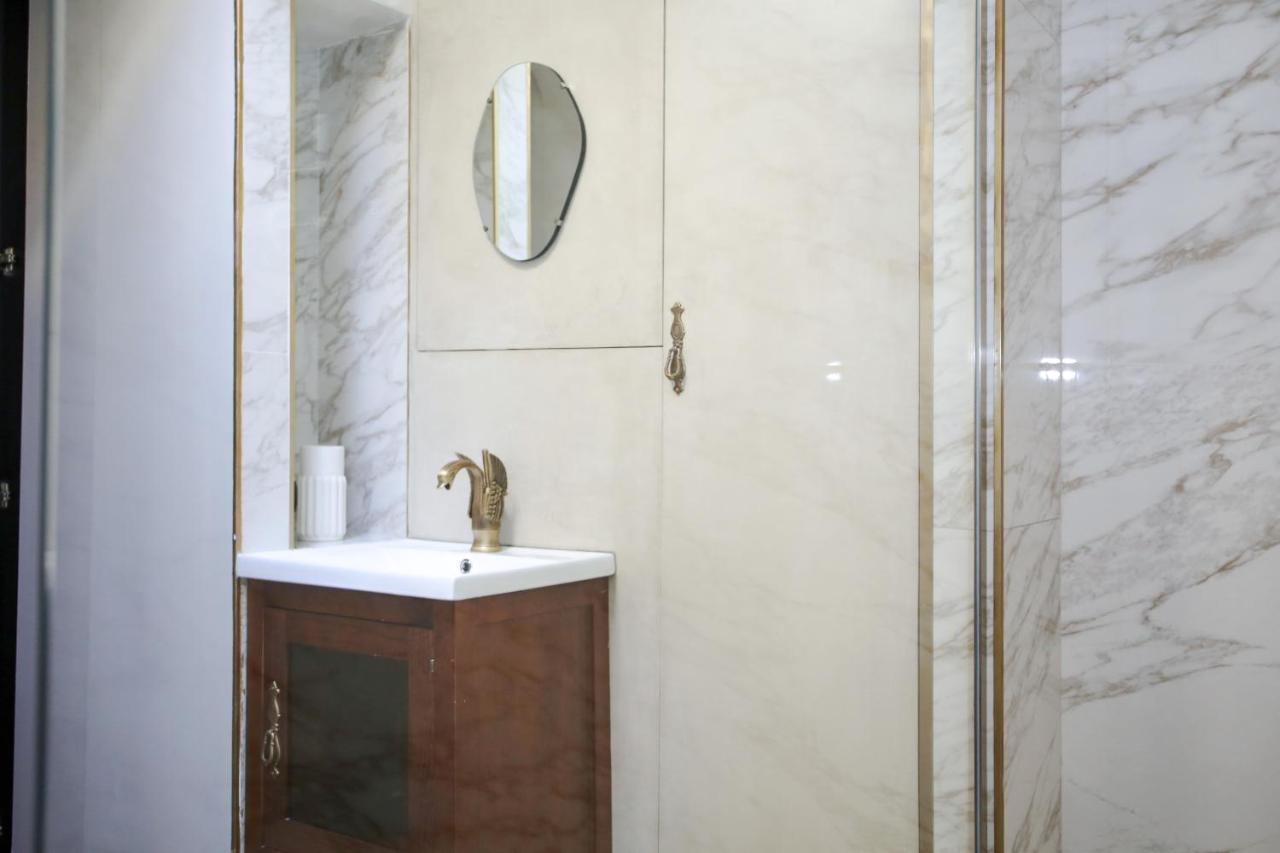 Appartement Moderne Confort Proche Montmartre - 4P Paris Luaran gambar
